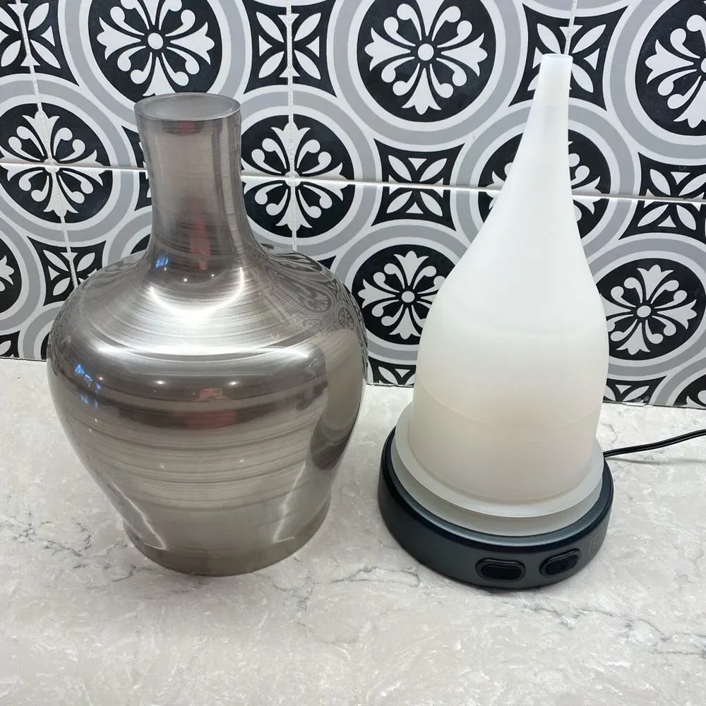 Scentsy Diffuser Base and 'Evolve' Shade Handblown Glass